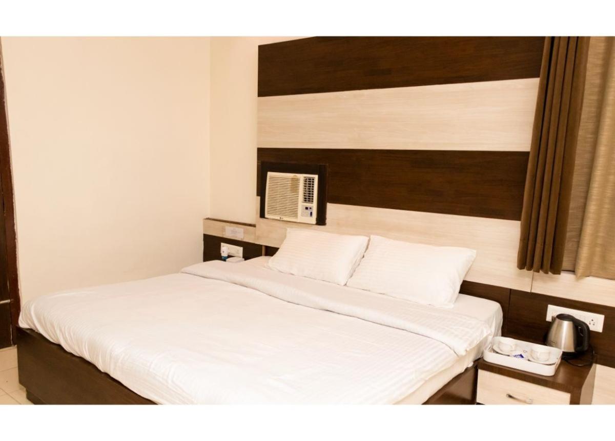 ฤธรรมภาร รีสอร์ต Hotel อัลวาร์ ภายนอก รูปภาพ
