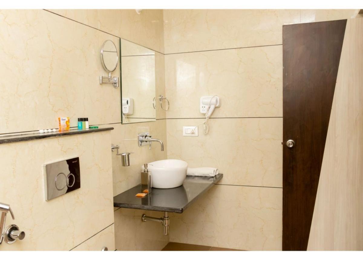 ฤธรรมภาร รีสอร์ต Hotel อัลวาร์ ภายนอก รูปภาพ