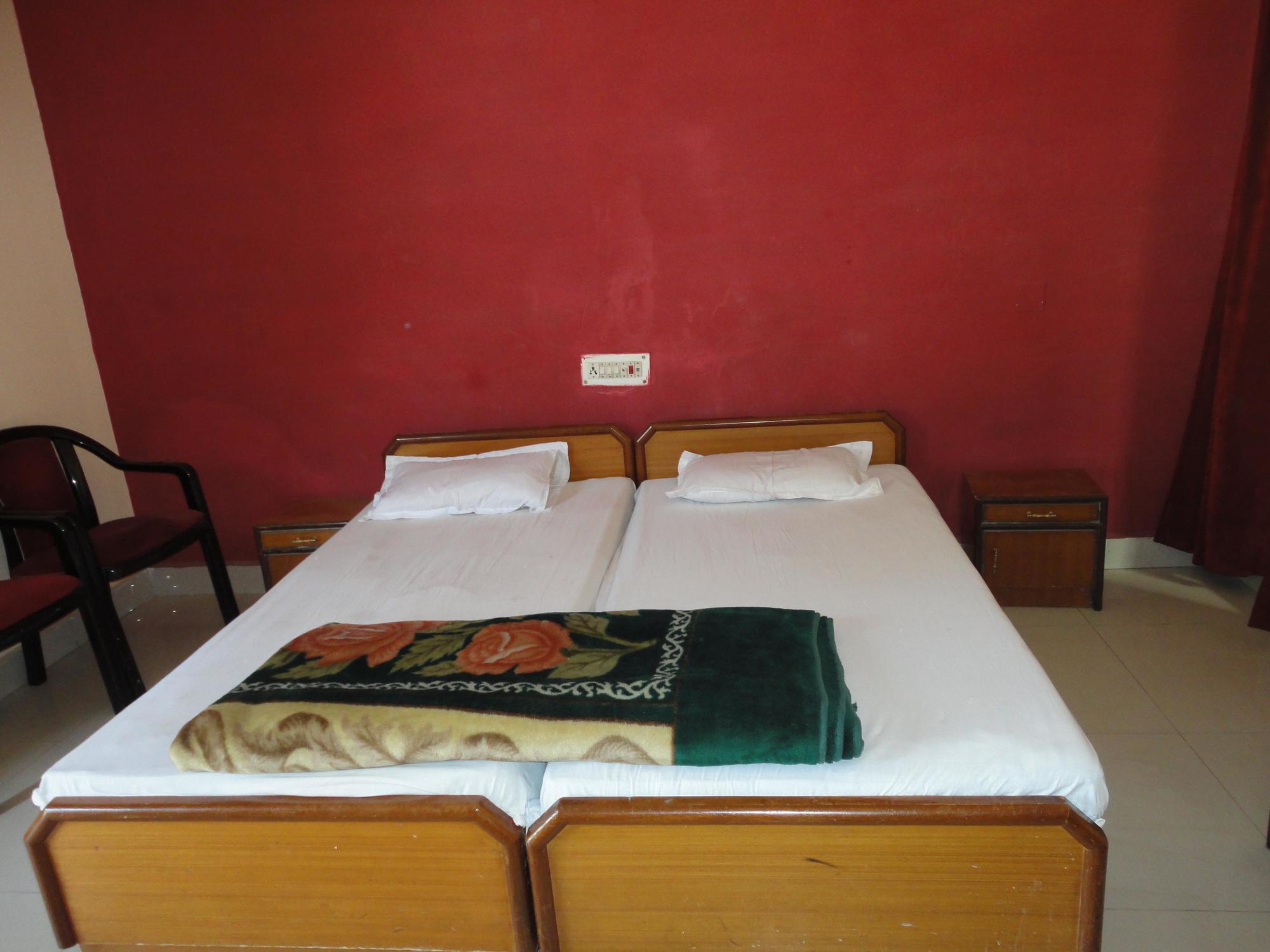 ฤธรรมภาร รีสอร์ต Hotel อัลวาร์ ภายนอก รูปภาพ
